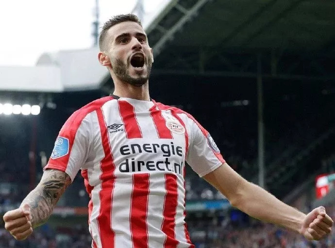 本菲卡发布备战花絮,今夜远射贴柱,荷甲任务艰巨,纪律约束更严格 本菲卡发布备战花絮,今夜远射贴柱,荷甲任务艰巨,纪律约束更严格