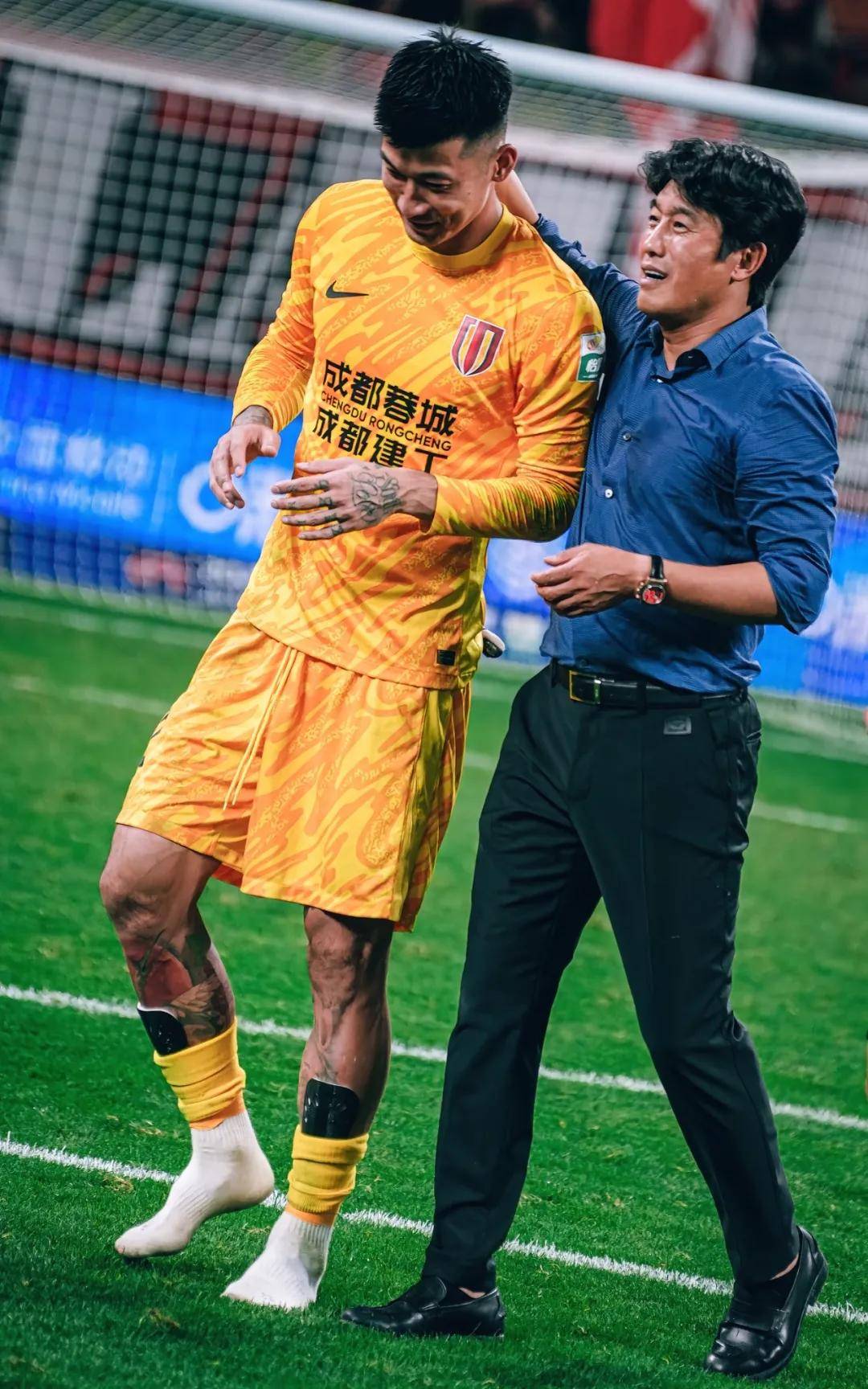 包含成都蓉城发布备战花絮，加时末段外线爆发，欧联任务艰巨，训练强度明显提升的词条